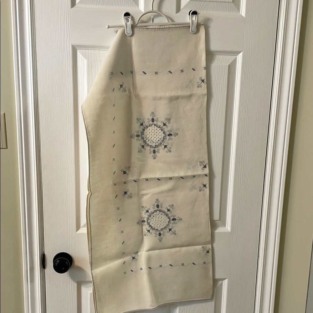 Embroidered Cream Table cloth